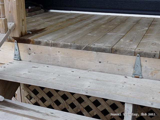 Deck Stairs - Build a Wrap-around deck - Wrap-around deck design