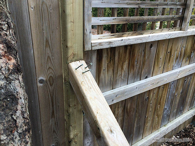 How to build a garden fence - DIY fence brace - Setting fence posts - Fence gate idea