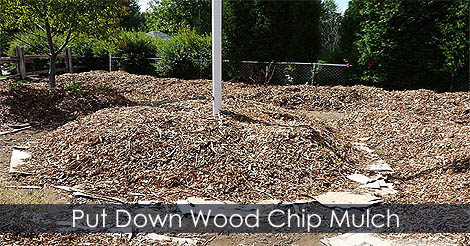Sheet Mulching with wood chips - Mulching with ramial chipped wood - No Grass front yard DIY Instructions - Kill grass and start a new flower bed easily with CARDBOARD