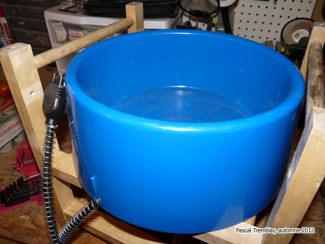 The Heated bowl for cold weather - Plan to build a Insulated Poultry House - Homesteading Hen house project