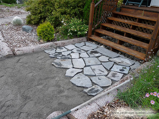 Building a stone walkway - Lay the stones
