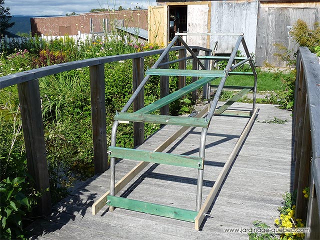 Building a mobile chicken coop - Eco-friendly Chicken Tractor Idea