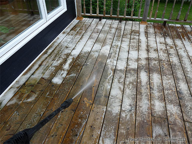 Wash a deck with Pressure washer - Rent USA Pressure Washer - Restore wood to its original appearance