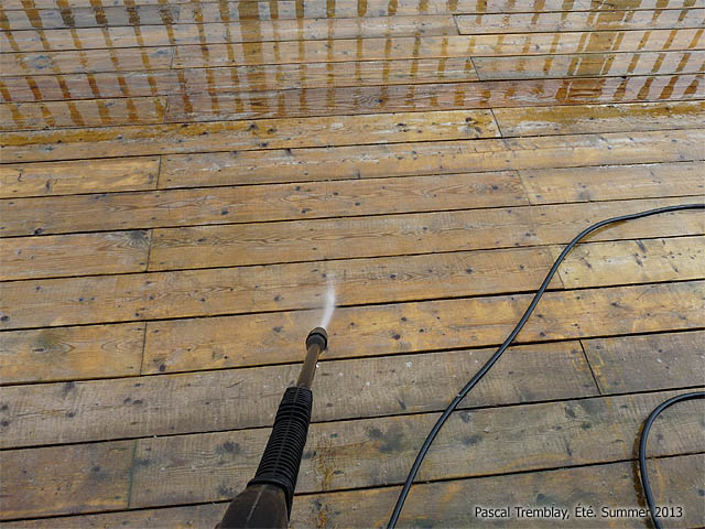 How to remove gray from wooden deck - Deck cleaning - Clean decking - How to clean deck mildew