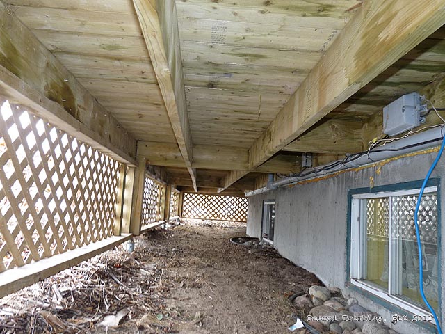 Joists under the Wrap-around Porch - Free Porch plan - Do it yourself Deck Frame