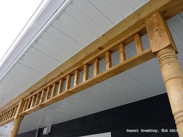 Ornements ou �l�ments victoriens en bois trait� - Dentelle de galerie - Faire un Porche en bois