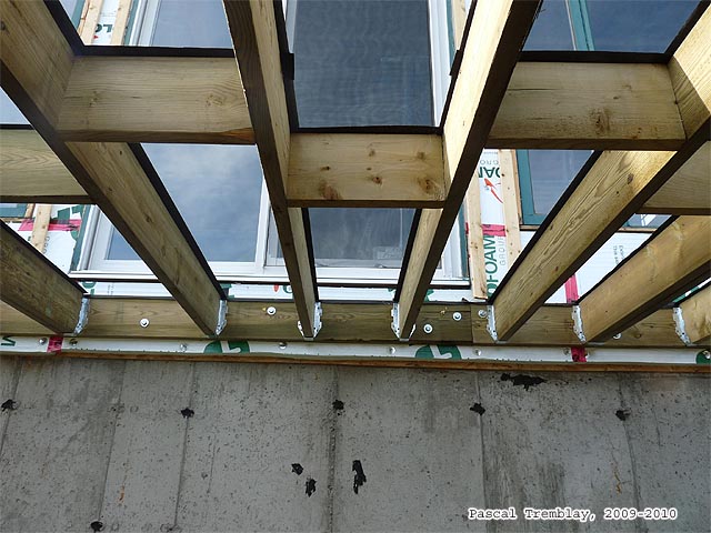 Fixer le Madrier d'Assise / Contruire un Patio