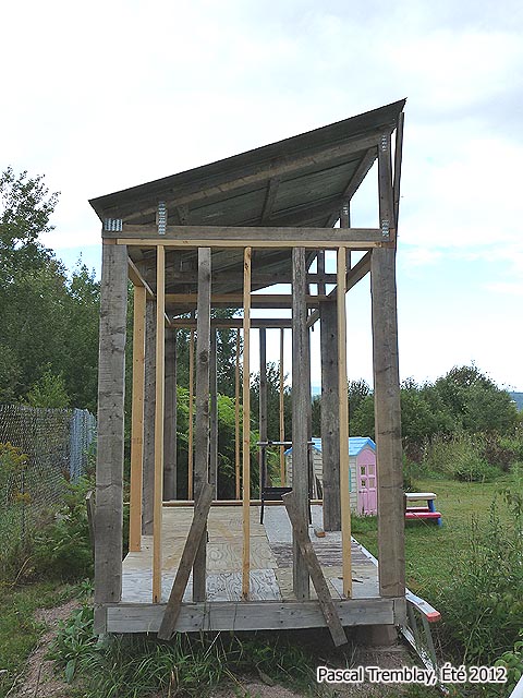 Fabrication d'un abri � bois pour entreposer le Bois de chauffage