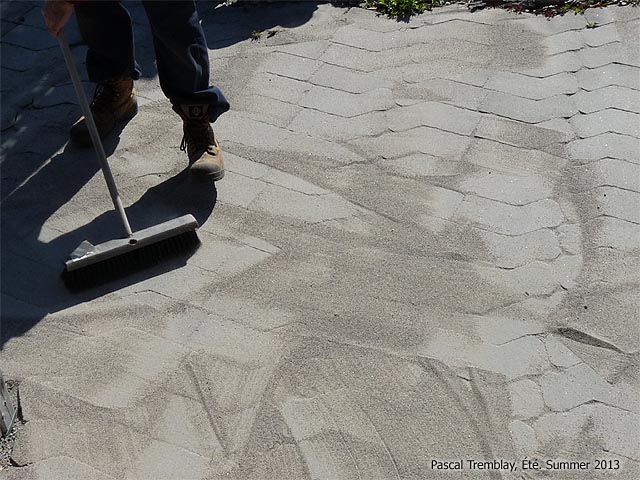 Remplir des Joints de Pav avec du Sable Polymre