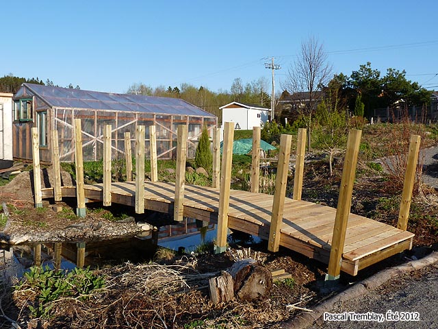Pont pour �tang en construction - Tablier et garde-corps pour pont de jardin
