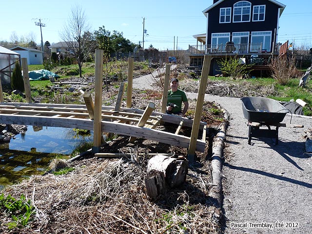 Faire un Pont chez soi - Pont pour �tang en arc en bois - Les gardes-corps du Pont
