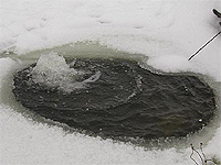 Pond de-icer - hole in the ice