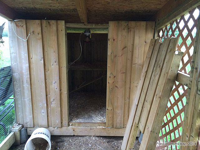 Chicken Coop Nesting Box Door - How to make door for hen coop nesting box