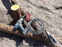 Chaudron - Suspendre un chaudron en fonte et le remplir de fleurs