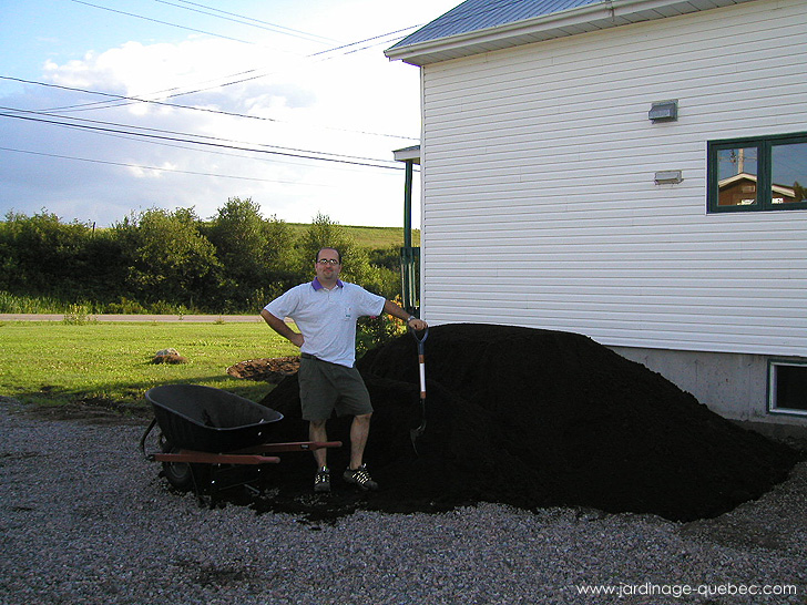 Voyage de terre à jardin pour plates-bandes - Photos Jardin Le Jardin des Patriotes - Pascal Tremblay La Baie Québec