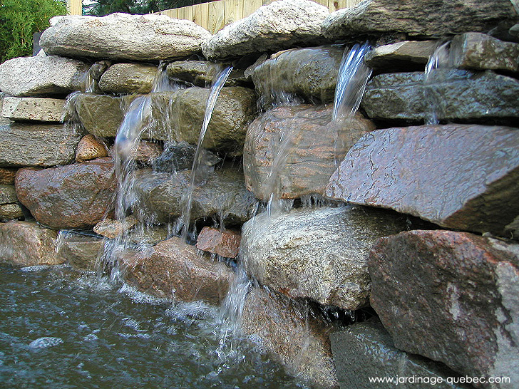 Mur d'eau au bassin de jardin - Photos Jardin Le Jardin des Patriotes - Pascal Tremblay La Baie Québec