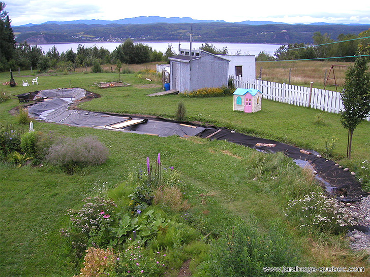 Installer bâche de bassin - Photos Jardin Le Jardin des Patriotes - Pascal Tremblay La Baie Québec
