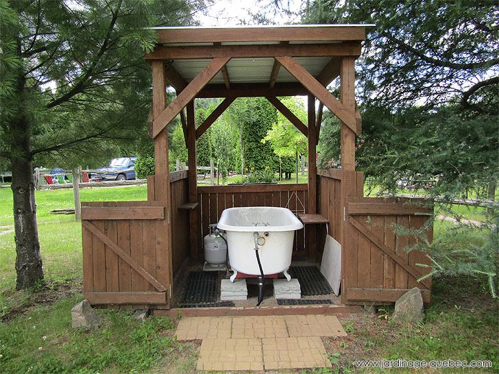Photos Jardin L'Autre Monde - Serge Tremblay La Baie Québec - Bain sur pieds au jardin - Installer un bain à l'extérieur
