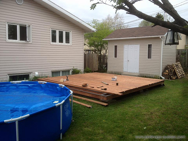 Teindre un patio en bois