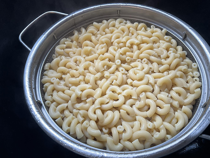 Macaroni aux tomates et à la viande hachée