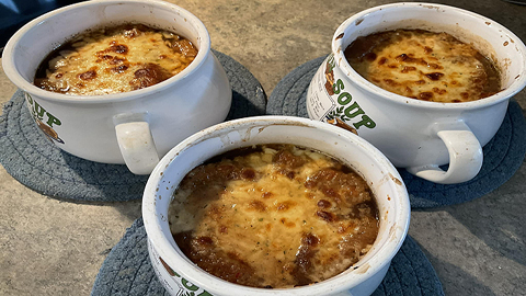 Soupe à l'oignon gratinée