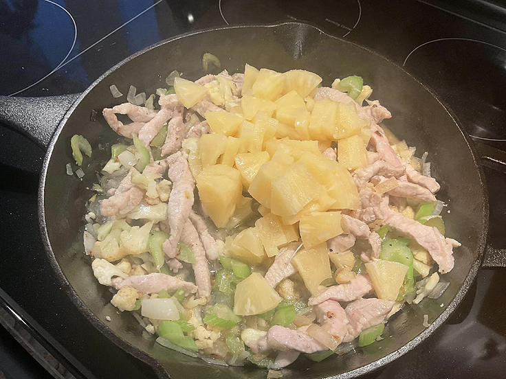 Porc sauté à l'ananas