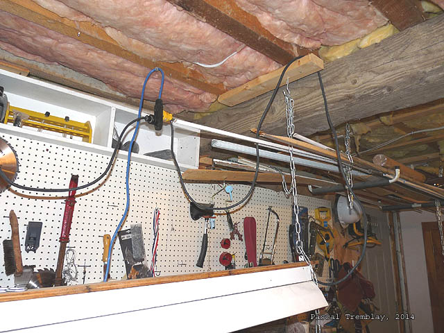 Lampe horticole fluorescente sur cha�nes - Table de plantation int�rieure