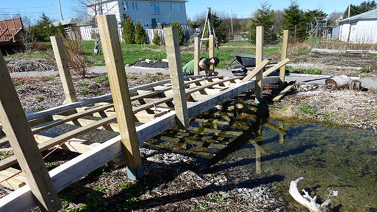Pont en bois pour bassin de jardin