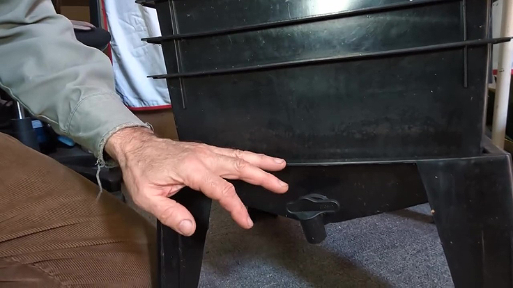 Robinet du vermicomposteur pour récupérer le liquide riche en nutriments