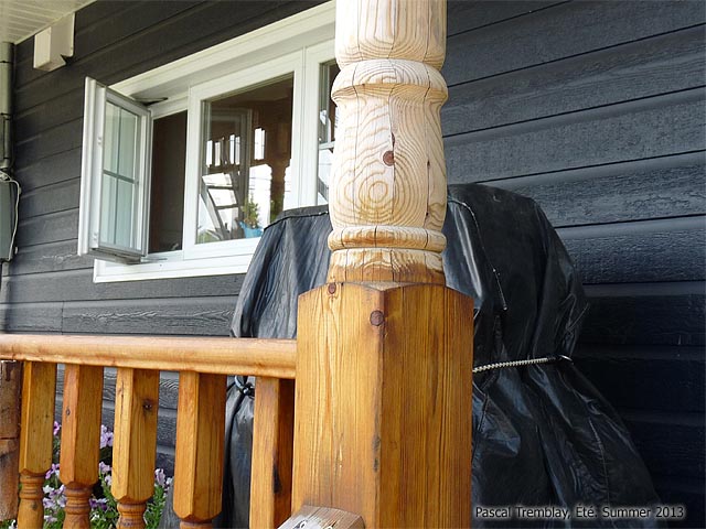 How to protect wood deck - stain deck railings - stain wood deck - stain balusters