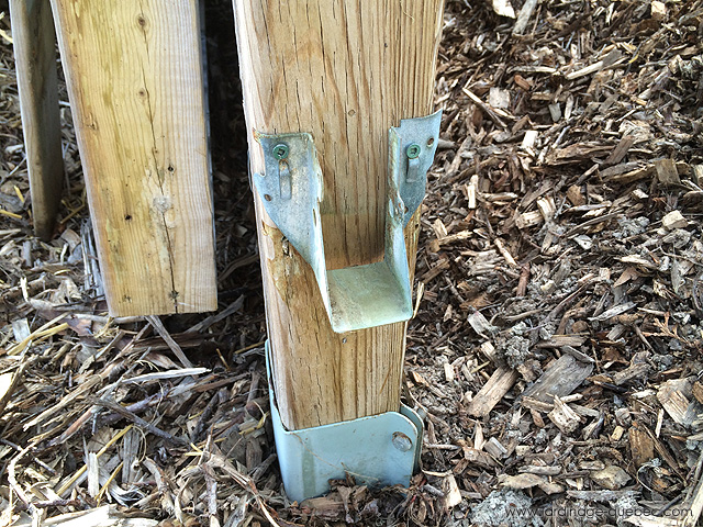 Fence rail brackets