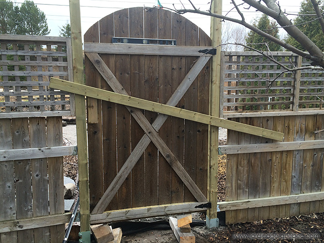 Install fence gate